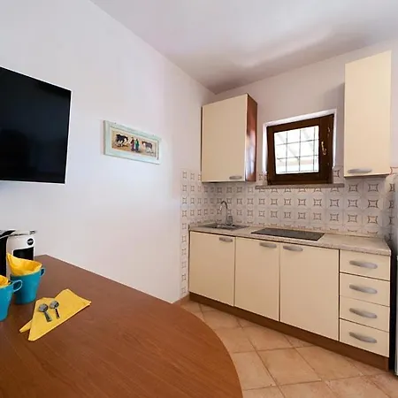 Aparthotel Cecilia - *