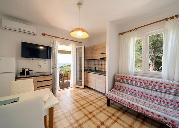 Cecilia - Апарт-отель Проккио