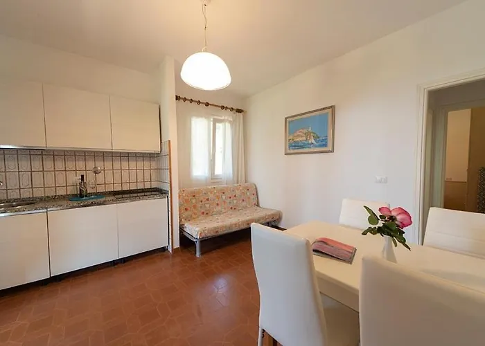 Cecilia - Апарт-отель Проккио