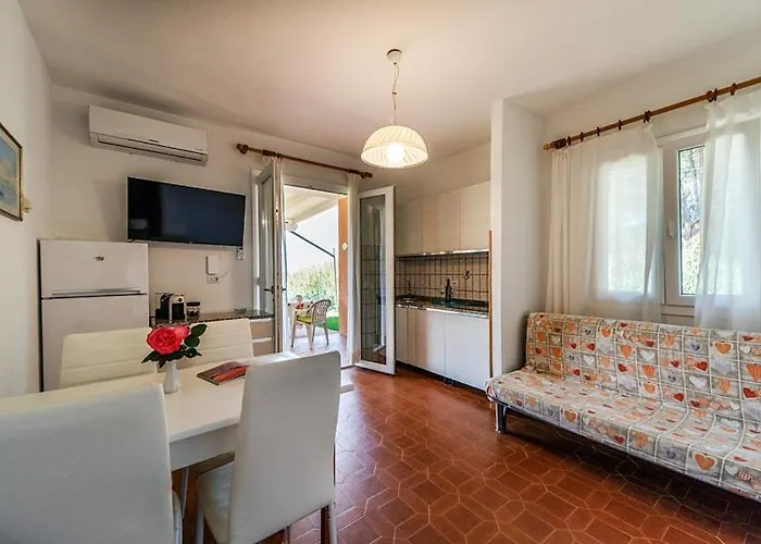 Cecilia - Апарт-отель Проккио