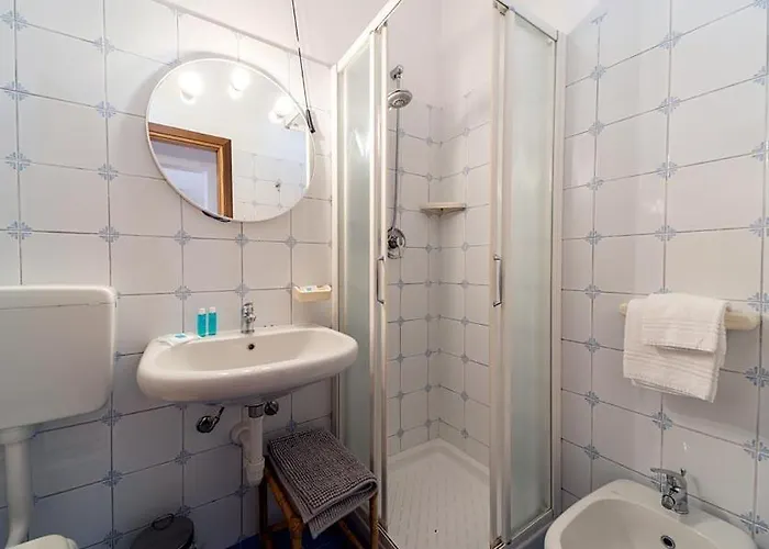 Cecilia - Апарт-отель Проккио